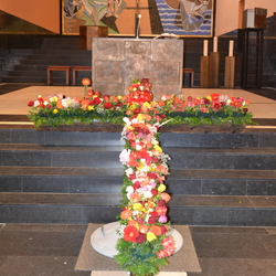 Image - Eglise_St_Pierre_Fribourg-_Croix_Fleurie_19.4.2025-p073.JPG